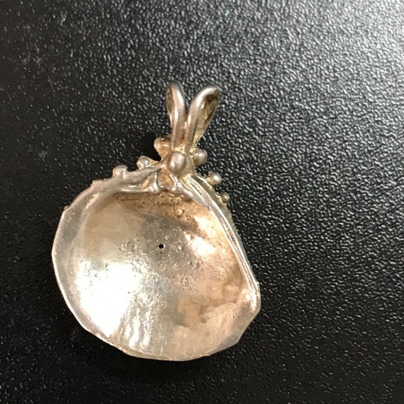 Sterling Silver Shell Pendant - Picture 4 of 4
